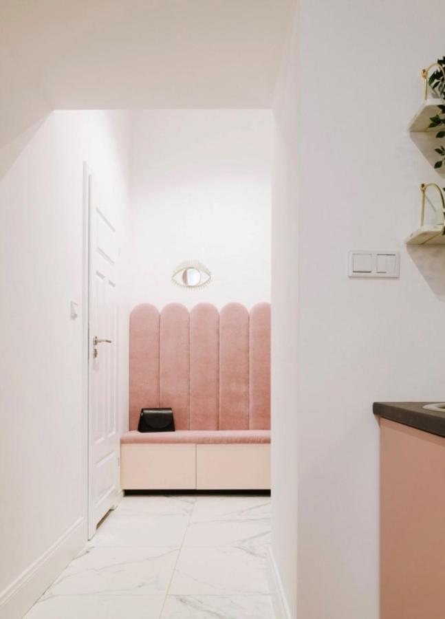 Old Town Apartment *